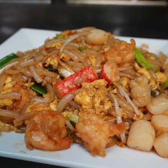 "Lort Cha" Short Noodle Stir Fried with Seafood.